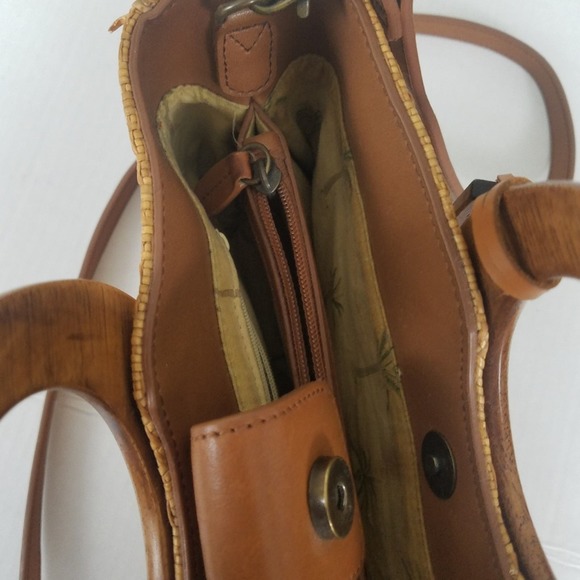 Vintage Fossil Wicker crossbody bag. - Picture 3 of 4